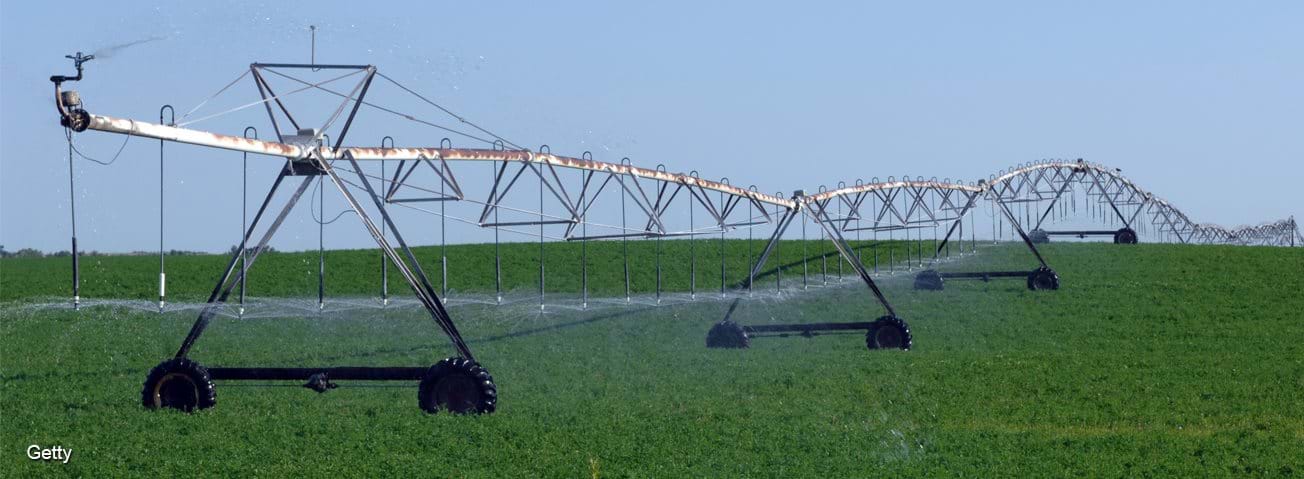 Center pivot irrigation system 